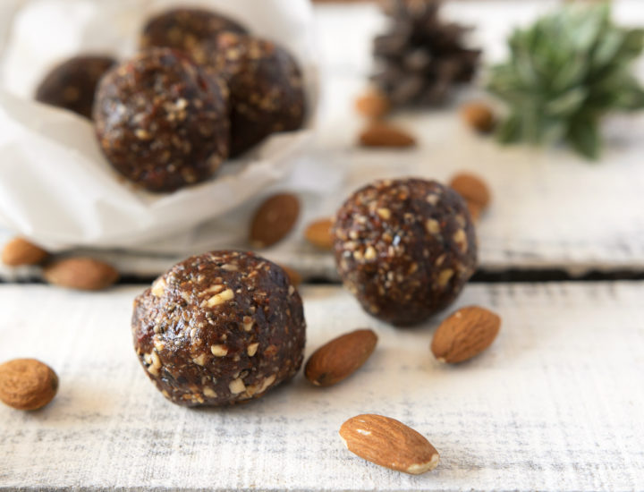 Chocolate Protein Chia Balls